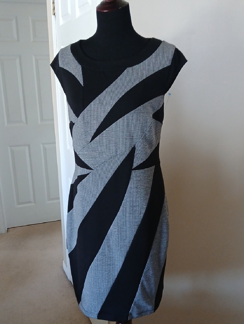 💓3/$15 Suzy Shier Black and Gray Mini Dress